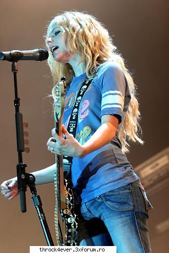 Poze - roxy - •�•Avril Lavigne•�•